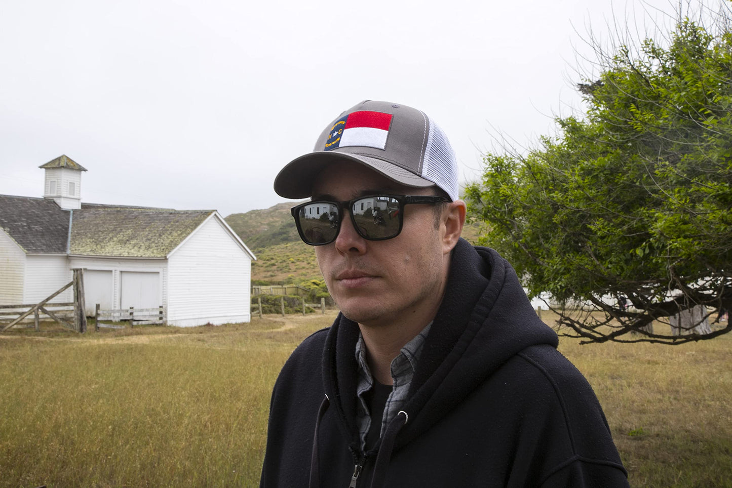 International Tie State Hat for Men and Women, Adjustable Snapback Trucker Baseball Cap with Embroidered Patch (North Carolina, Grey White)