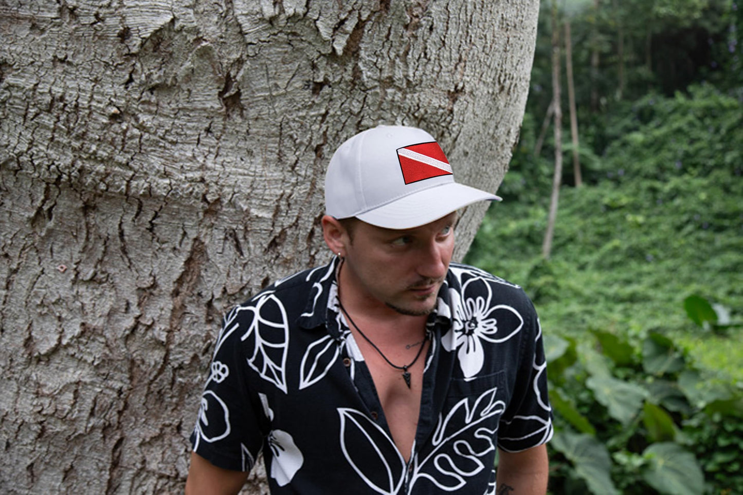 International Tie Scuba Diver Hat for Men and Women, Adjustable Snapback Trucker Baseball Cap with Embroidered Scuba Flag (All White)