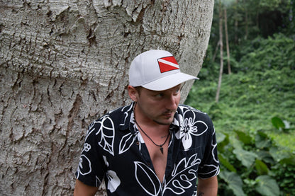 International Tie Scuba Diver Hat for Men and Women, Adjustable Snapback Trucker Baseball Cap with Embroidered Scuba Flag (All White)