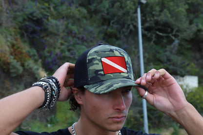International Tie Scuba Diver Hat for Men and Women, Adjustable Snapback Trucker Baseball Cap with Embroidered Scuba Flag (Camouflage)
