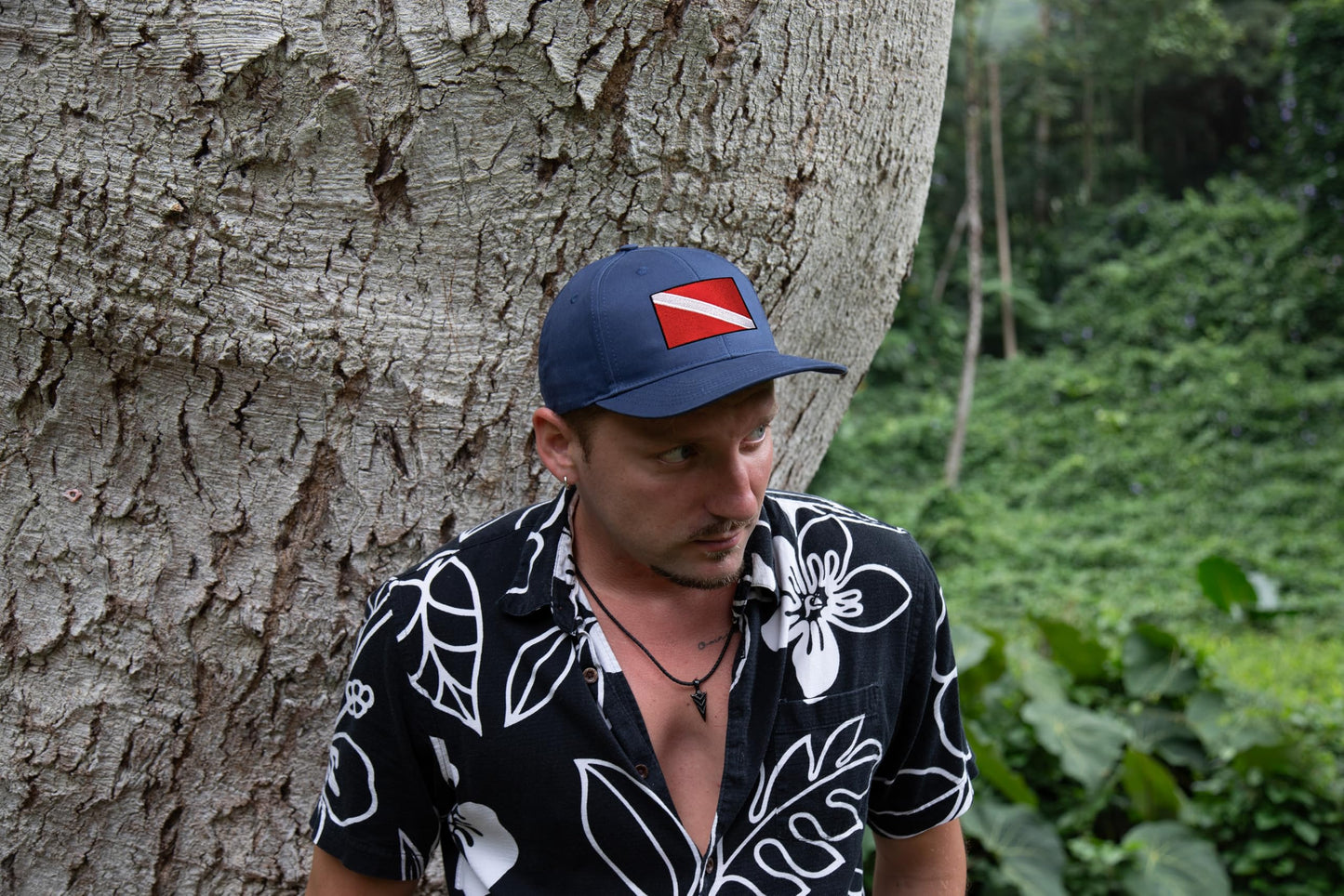 International Tie Scuba Diver Hat for Men and Women, Adjustable Snapback Trucker Baseball Cap with Embroidered Scuba Flag (All Navy)